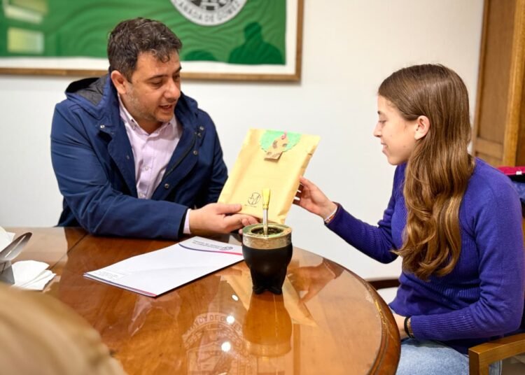 ABRIL NEUKIRCHEN FUE RECONOCIDA COMO CIUDADANA DISTINGUIDA POR LA MUNICIPALIDAD DE CAÑADA DE GÓMEZ
