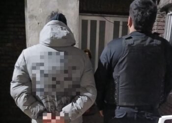 Roldán: Atraparon a un joven tras un presunto hecho de amenazas, secuestraron un cuchillo y herramientas