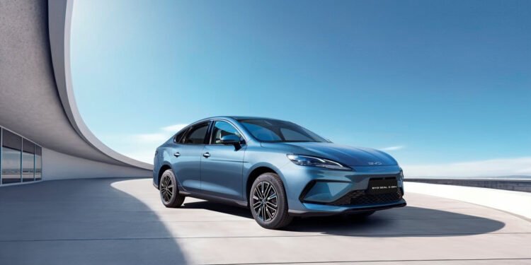 BYD presentó SEAL 5 DM-i con la mayor autonomía combinada del mercado argentino