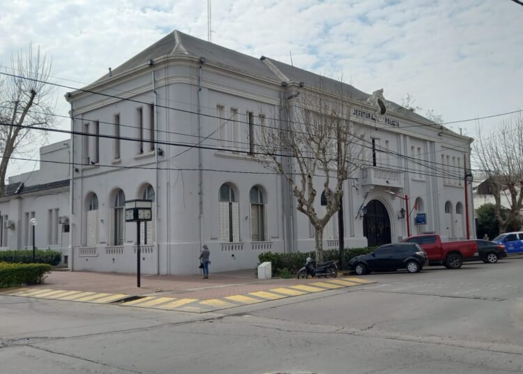 Cañada de Gómez: Un menor robó una máquina de emitir tickets de venta en el local comercial “Los Chicheños”