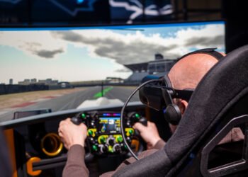 Simuladores de F1 y Rally se suman al Salón del Automóvil de Rosario