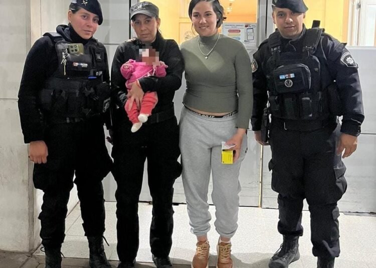 VENADO TUERTO: EL RÁPIDO ACCIONAR POLICIAL Y EL TRABAJO COORDINADO CON EL SIES FUERON CLAVES PARA ASISTIR A UNA BEBA RECIÉN NACIDA